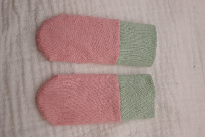 For a 30 to 35 cm tall Waldorf-style doll: colorful stockings made of organic jersey image 5