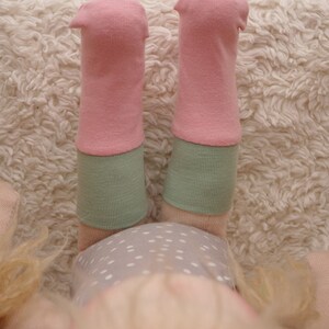 For a 30 to 35 cm tall Waldorf-style doll: colorful stockings made of organic jersey image 4