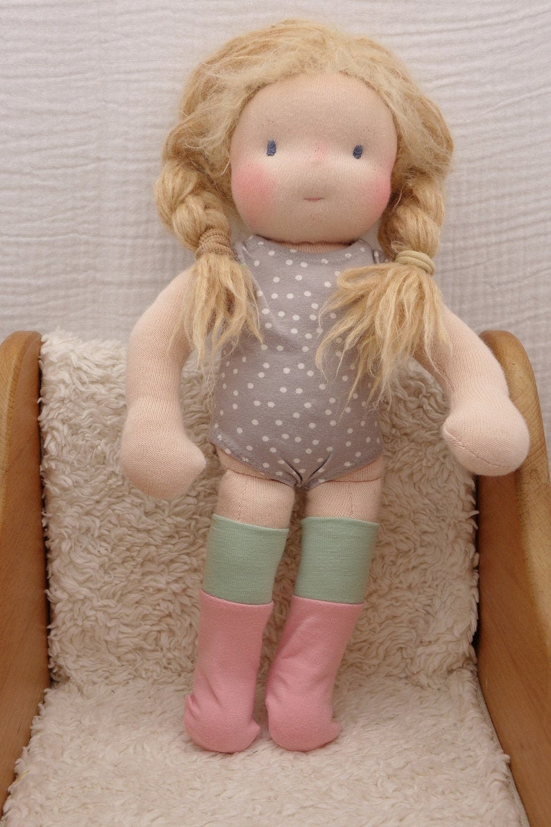 For a 30 to 35 cm tall Waldorf-style doll: colorful stockings made of organic jersey image 2