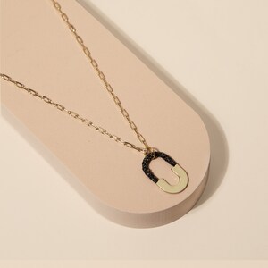 Fibre and alloy oval 18K chain necklace image 2