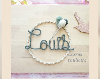 Couronne avec prénom en tricotin et macramé – Décoration murale bohème – Cadeau naissance personnalisé