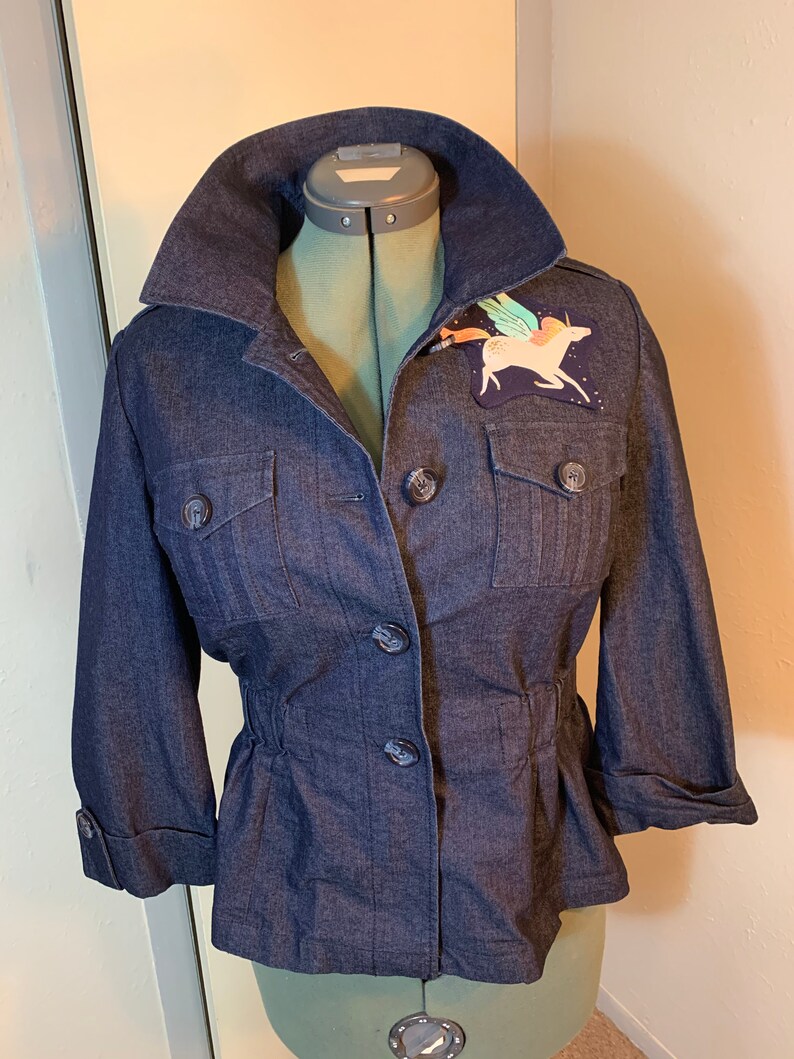 Size MEDIUM Lightweight Blue Ladies Jacket with Hearts and Unicorns