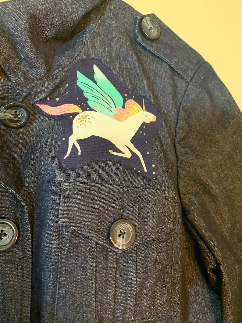 Size MEDIUM Lightweight Blue Ladies Jacket with Hearts and Unicorns