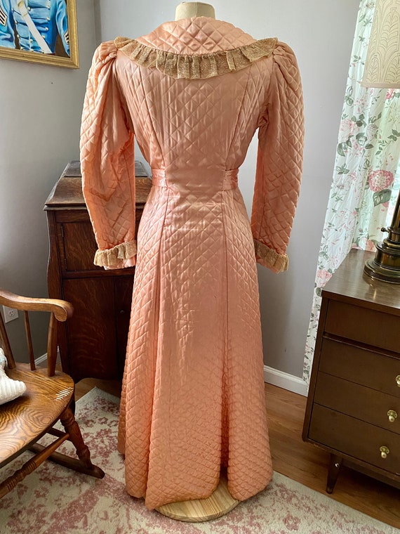 Vintage 1930s 1940s Pink Satin Quilted Dressing G… - image 3