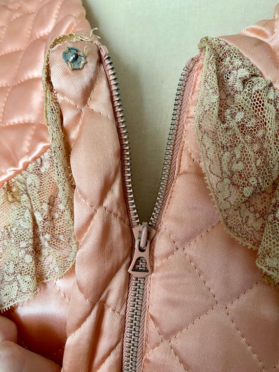 Vintage 1930s 1940s Pink Satin Quilted Dressing G… - image 5