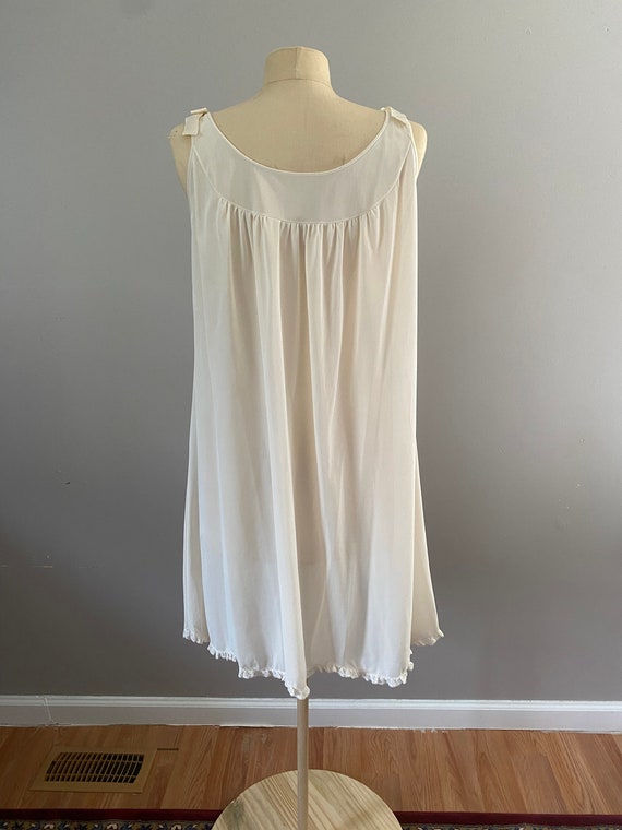 Vintage 1960s Nightgown Cream Embroidered Flowers… - image 3