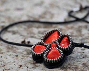10 star beads,bright red howlite stonered separators,red star stone beads,cuentas rojas estrella,jewelry making,necklace