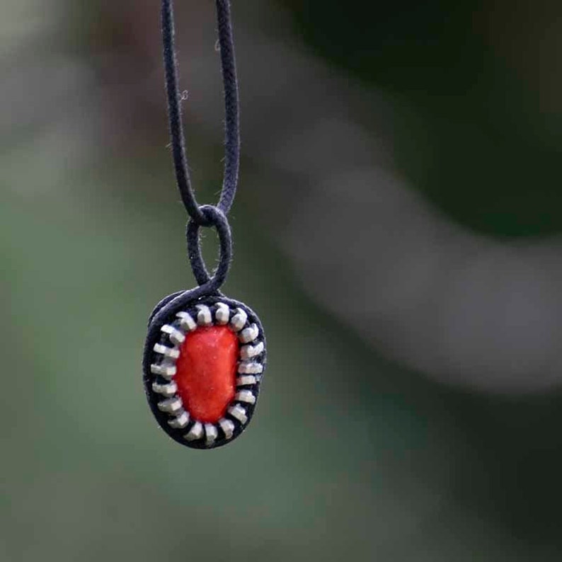 Stone necklace with zippers
