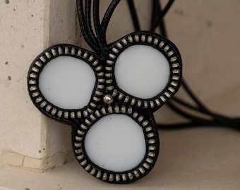 Ceramic collar and zippers 3 pieces