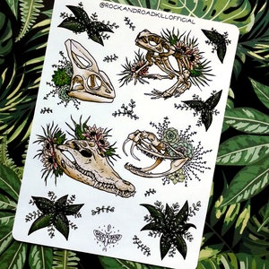 Feuille d'autocollants "Run Through The Jungle" - reptiles, squelettes, plantes succulentes, plantes, crânes, serpents, grenouilles, autocollants - Rock&Roadkill