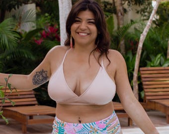 Top de bikini triangular con buen soporte para busto grande: ajustable, sin aros, con almohadillas extraíbles.