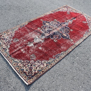 Red turkish tug, Vintage area rug, Handmade wool rug, Kitchen rug, Boho decor, Oriental rug, Bohemian rug, Carpet, 3.5 x 6.9 ft TV3883
