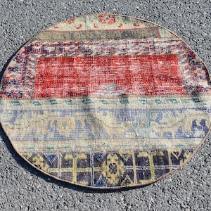 Patchwork rug, Turkish vintage rug, Handmade rug, Small area rug, Round rug, Boho home decor, Bohemian rug, Doormat rug, 2.6 x 2.6 ft TV3490