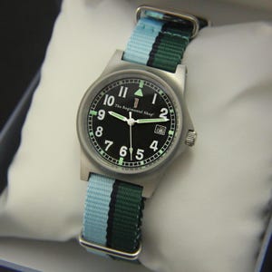 Reloj militar G10 con correa de cuero marrón. imagen 8