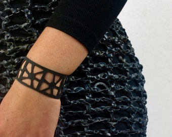 bracelet with star pattern