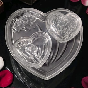 Vtg Clear Glass 3 Piece Floral Heart Vanity Dresser Set Trinket Box Ring Holder
