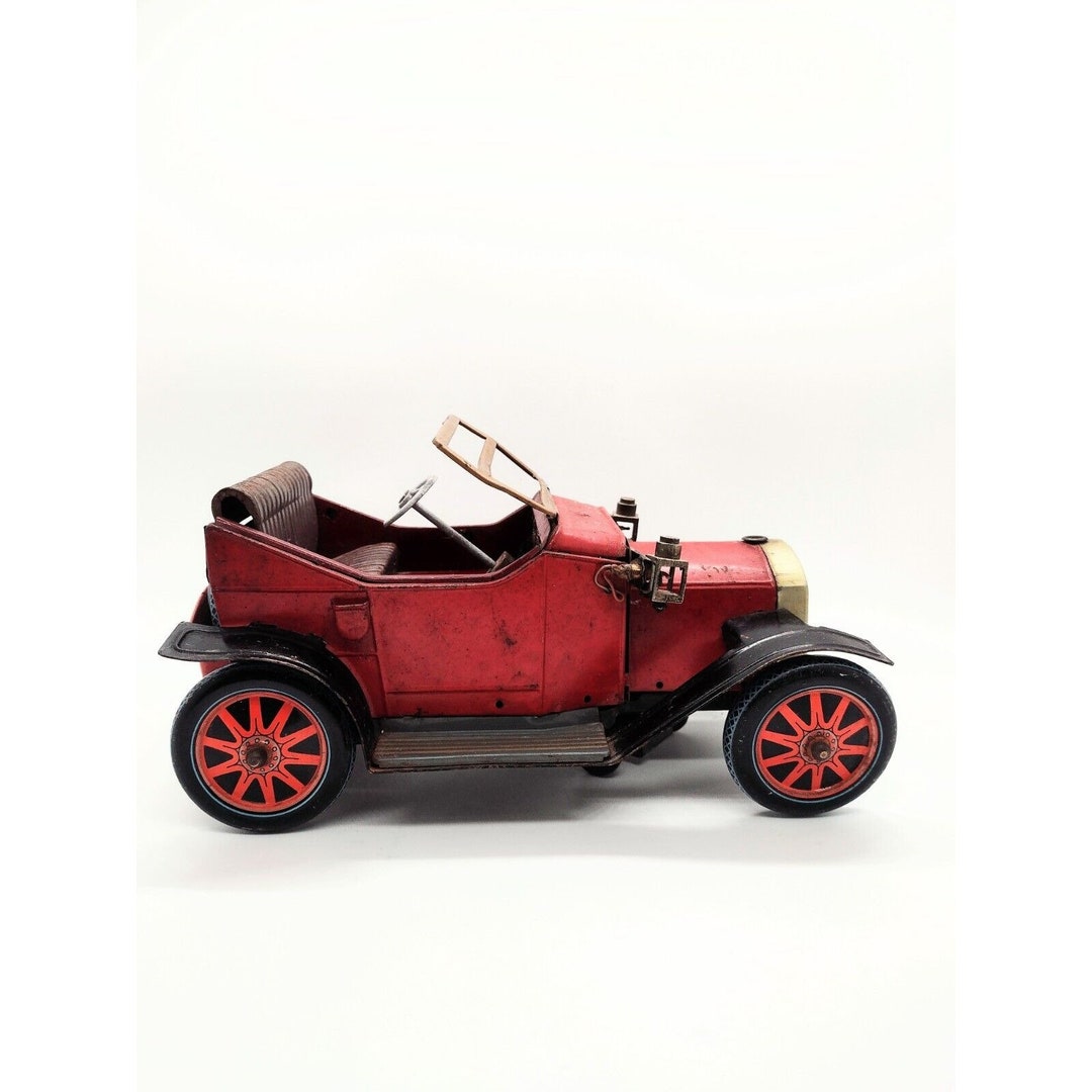 Vintage Tin Metal Battery Operated Antique Style Car Red Crank Engine