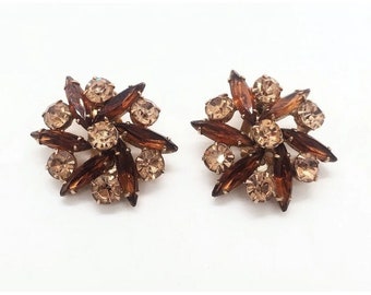 Vtg Madeline Amber Tone Clip brillante en pendientes Molinillo Diseño Piedras marrones