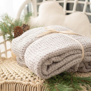 Waffle Linen Cotton Throw Blanket - Large Bedspread for Home Decor Sofa Cover - Waffle Texture Design - Housewarming Gift