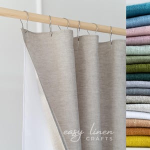 Könnte beinhalten: Ein Satz Duschvorhänge aus Leinen in verschiedenen Farben, darunter Türkis, Hellblau, Rosa, Grün und Gelb. Die Vorhänge sind aus natürlichem Leinenstoff gefertigt und haben ein schlichtes, elegantes Design. Der Text "easy linen CRAFTS" ist in der rechten unteren Ecke des Bildes sichtbar.