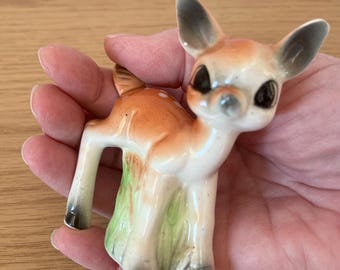 置き物　ヴィンテージ　鹿　バンビ ヴィンテージの磁器製鹿の置物、バンビ、1960年代のレトロなミッド