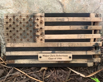 Handgefertigte Anzeige der amerikanischen Flagge aus Bourbonen Fassdauben, rustikale Americana-Innendekoration, Vaterländische Wandkunst, kundenspezifische personalisierte Plakette