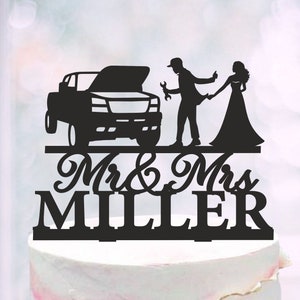 Topper de pastel de boda mecánico de automóviles, topper de boda de novio arrastrando novia, topper de pastel mecánico, topper de mecánico de automóviles, topper de apellido Mr & Mrs