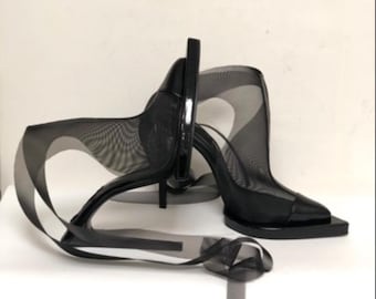 HAZE- Black high-heeled shoes with sheer mesh