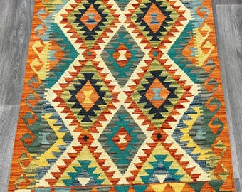Handmade Afghan Kilim Rug: Natural Wool, Traditional Design (132x82cm)