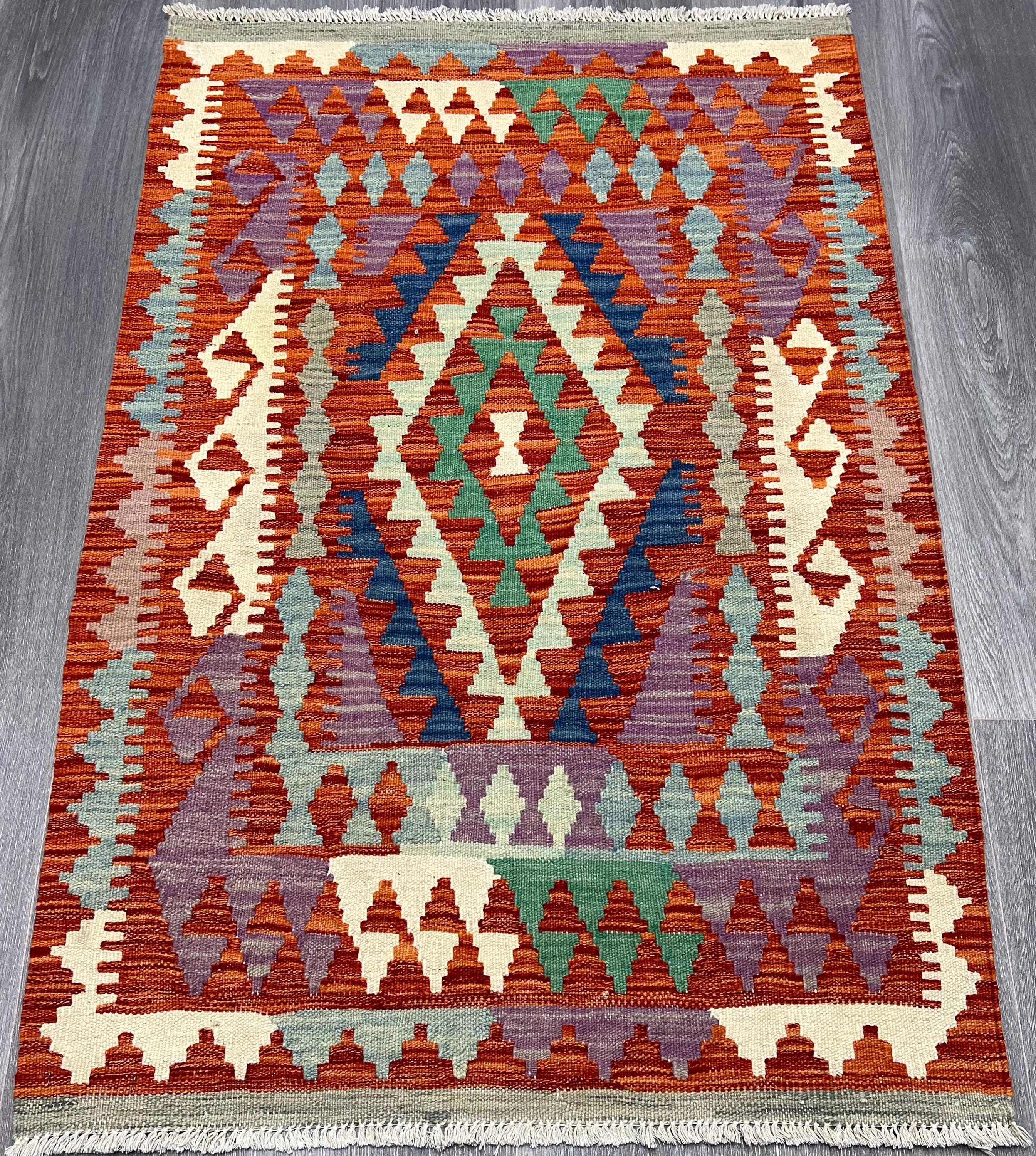 Handmade Afghan Kilim Rug: Natural Wool, Traditional Design