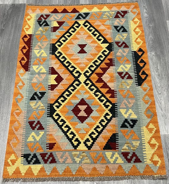 Handmade Afghan Kilim Rug: Natural Wool, Traditional Design