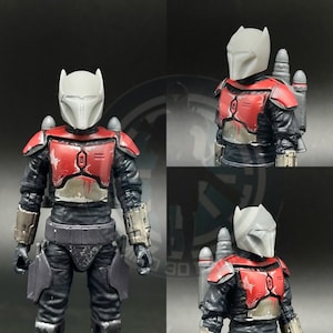 Peut inclure: Un casque en plastique blanc avec une armure rouge et noire. La combinaison a un jetpack et un aspect vieilli.