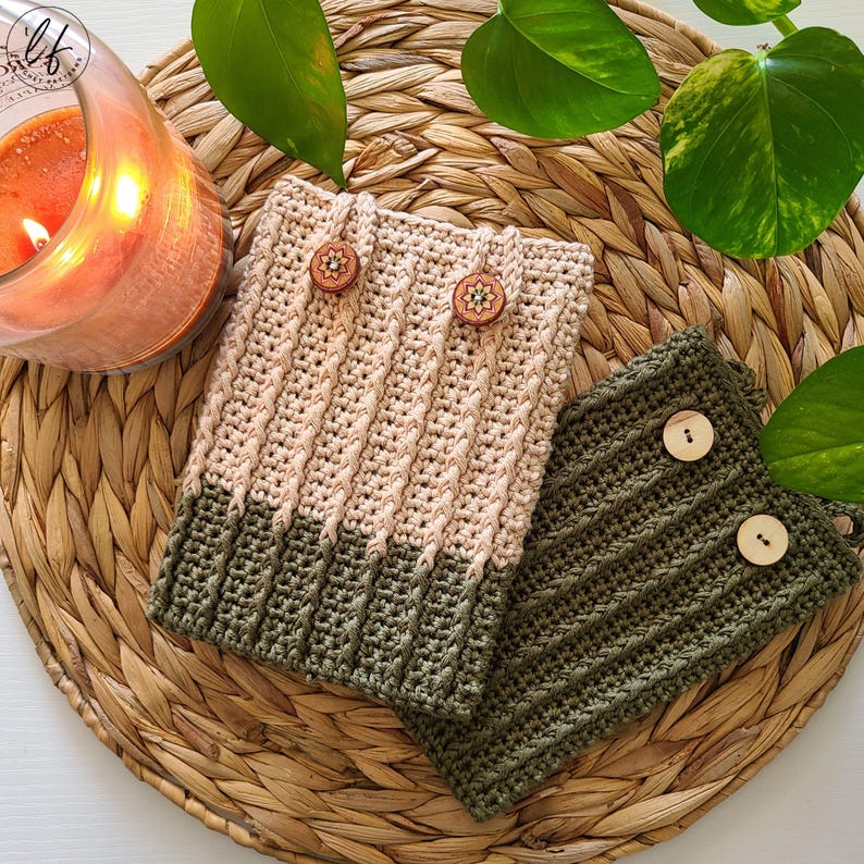 This image shows 2 crochet kindle cases made from this crochet kindle cover pattern. One has the kindle inside, one doesn't.