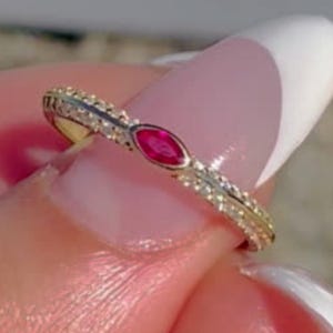 Bague rubis pour femme : or jaune 10 carats