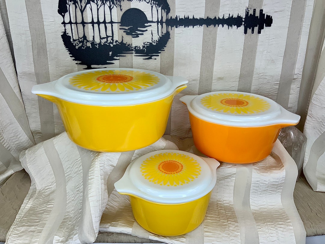 PYREX Daisy Citrus Casserole Dish Set With Lid Sunflower Cinderella Milk  Glass Vintage 473 474 475 1960s Rare Htf 
