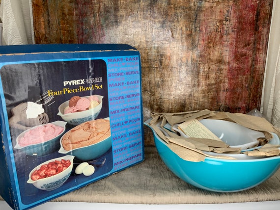 Vintage Pyrex Horizon Blue Cinderella Bowls, Set of 4, New in Box Vintage Pyrex Horizon Blue Cinderella Bowls, Set of 4, New in Box