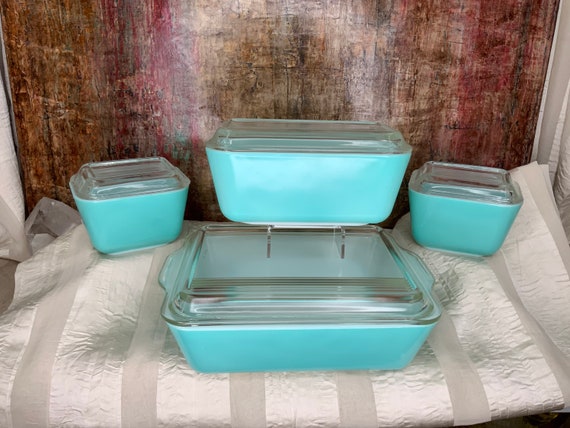 Turquoise Kitchen: Back to the 1950s - Town & Country Living