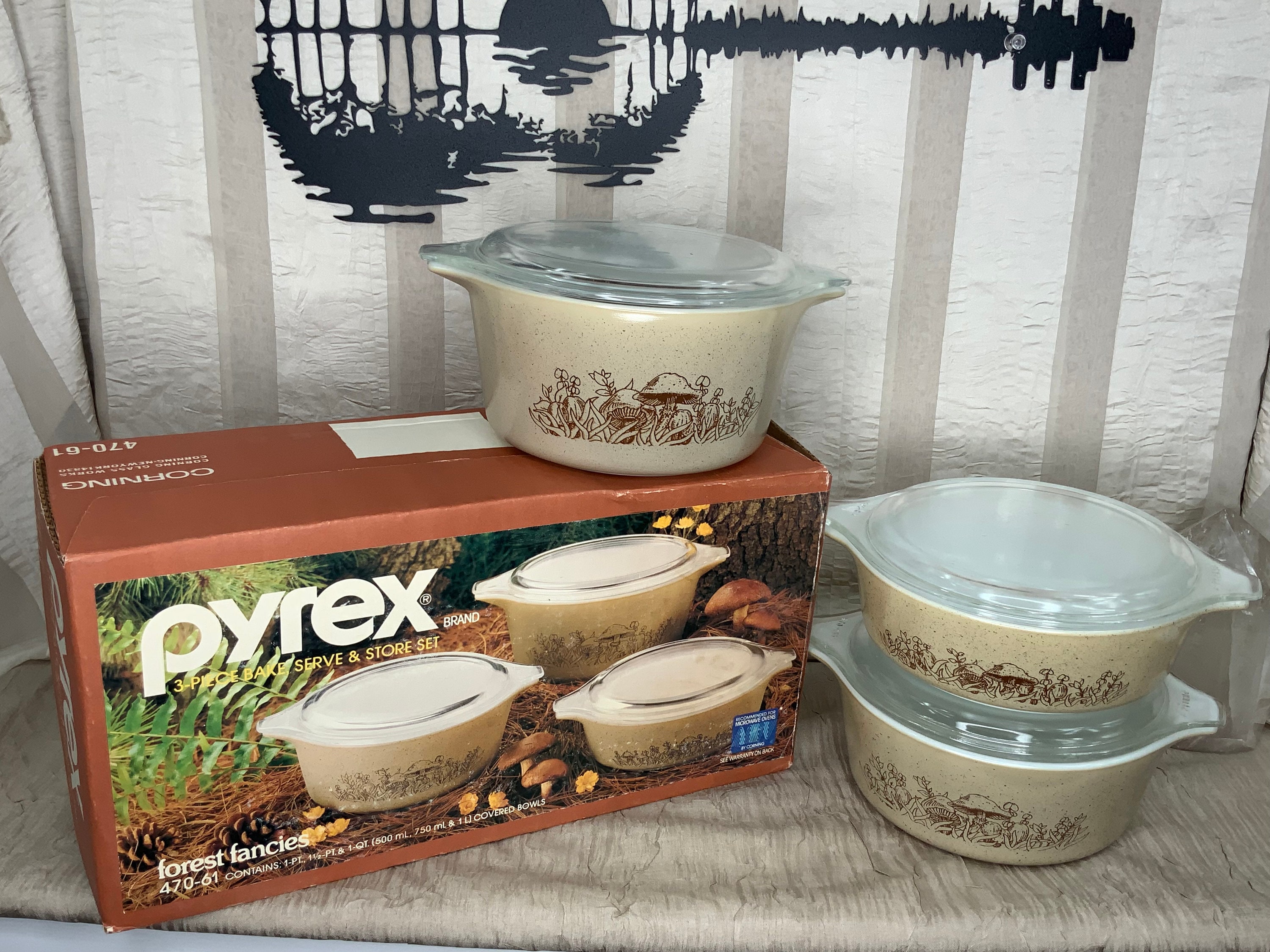 希少レア品 未使用 クランベリー　PYREX 2L3L セット　ベイク皿 Vintage Pyrex Forest Fancies Casserole Set of 3 + Lids, 470-61