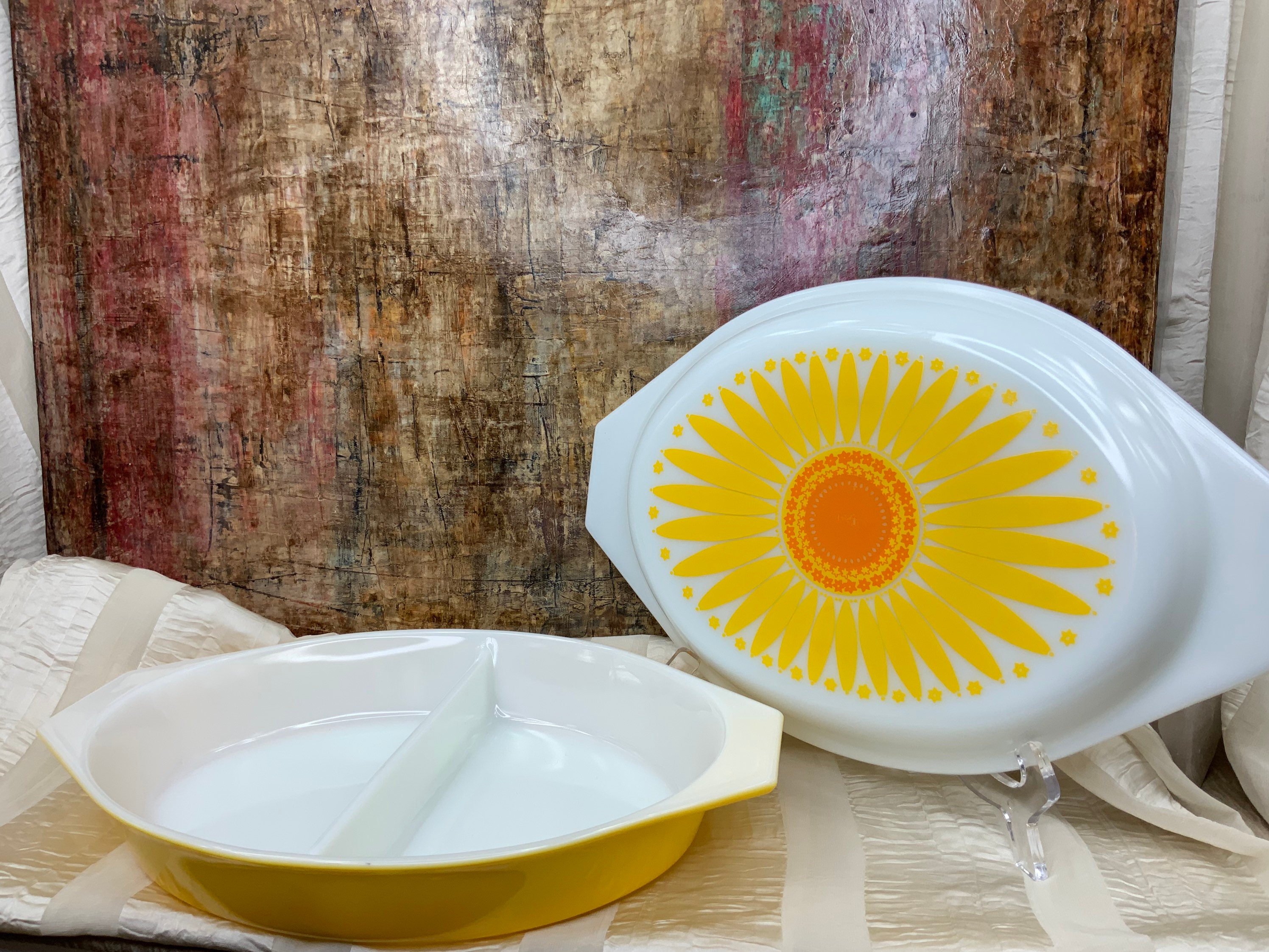 Vintage Pyrex Daisy Divided Casserole With Lid, 1/2 Quart