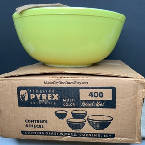 Pyrex Primary Bowls, New in Original Box, Set of 4, Mint Pyrex Multi Color Bowl Set, Mixing, Nesting, Made In USA, RARE Pyrex