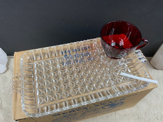 Vintage Anchor Hocking Serva-snack Set: Ruby Cups & Clear Trays - Etsy