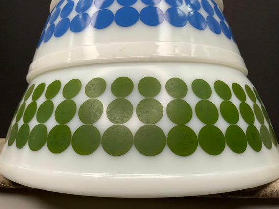 Vintage Pyrex Dots Mixing Bows, Complete 4 Piece Set, Green