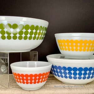 Vintage Pyrex Dots Mixing Bowls, Complete 4 Piece Set, Nesting Bowls, Green Dots,  Blue Dots, Yellow Dots, Orange Dots, Mod Kitchen