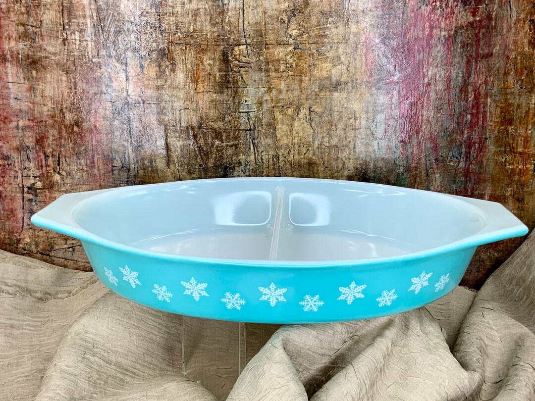 Vintage Pyrex Snowflake Turquoise Divided Casserole: 1.5 Quart