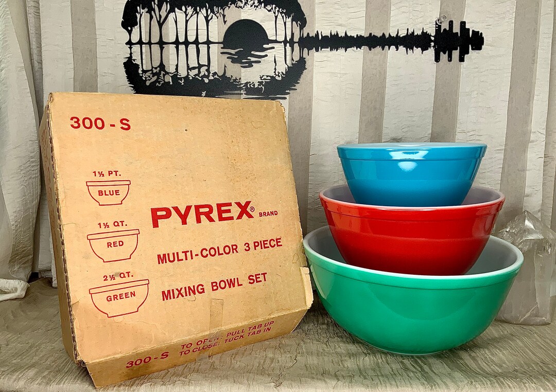 RARE 1945 Pyrex Original Opalware Primary Color Nesting Mixing Bowls With t  Logo 
