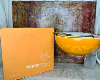 Vintage Pyrex Daisy Sunflower Cinderella Mixing Bowls, New In Original Box, Set of 4, Nesting Mixing Bowls, Made In USA