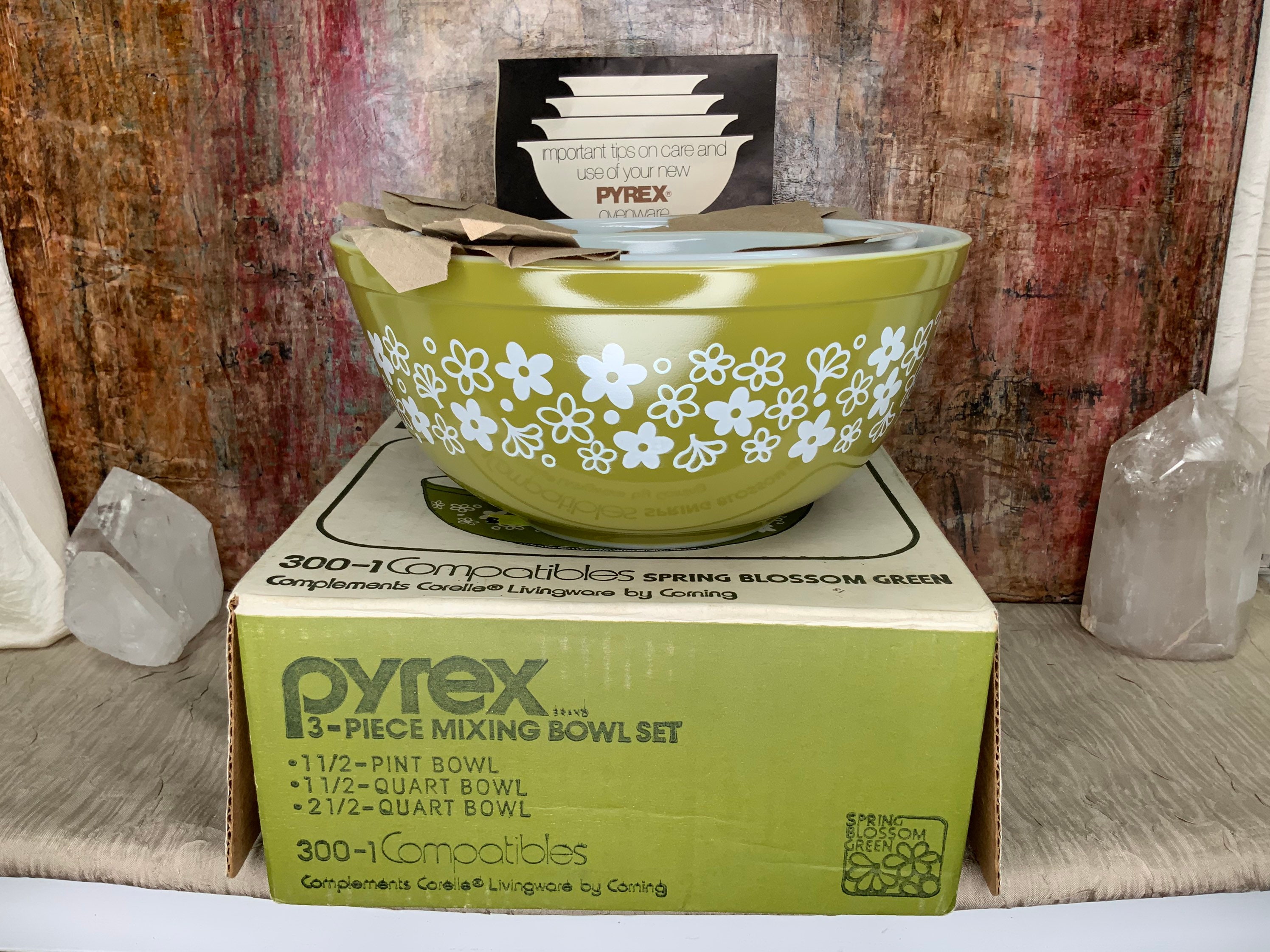 Vintage Pyrex Spring Blossom Green Crazy Daisy Mixing Bowls: 109,900 ppm  Lead (90 is unsafe) + Cadmium too!