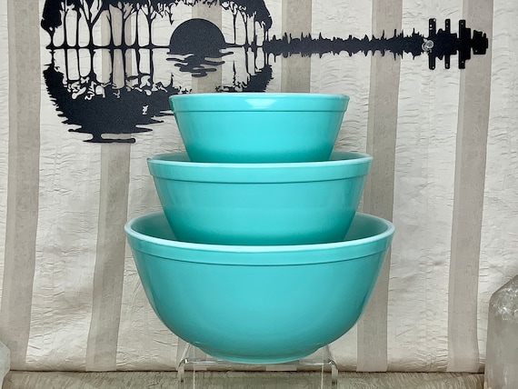 Turquoise Kitchen: Back to the 1950s - Town & Country Living