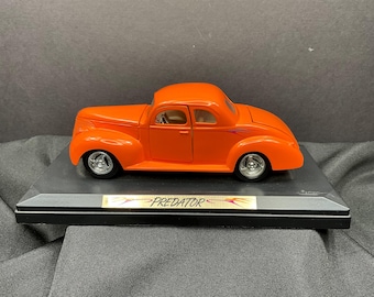 1956 Ford Sunliner Diecast: Mandarin Orange & White, 1/18 Scale