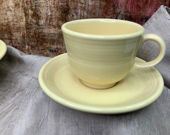 Vintage Fiesta Ware Yellow 5 Piece Place Setting, Dinner Vintage Fiesta Ware Yellow 5 Piece Place Setting, Dinner